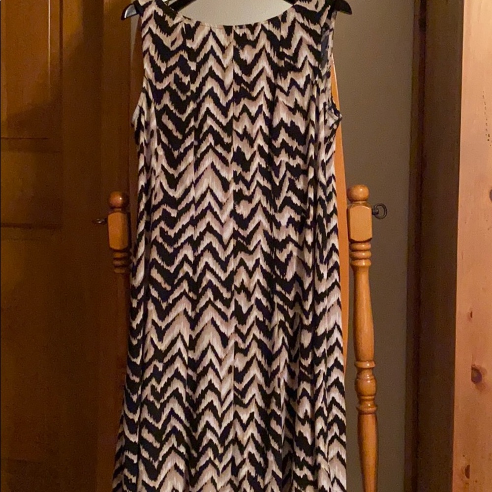 Sleeveless dress perfect for work or a wedding.